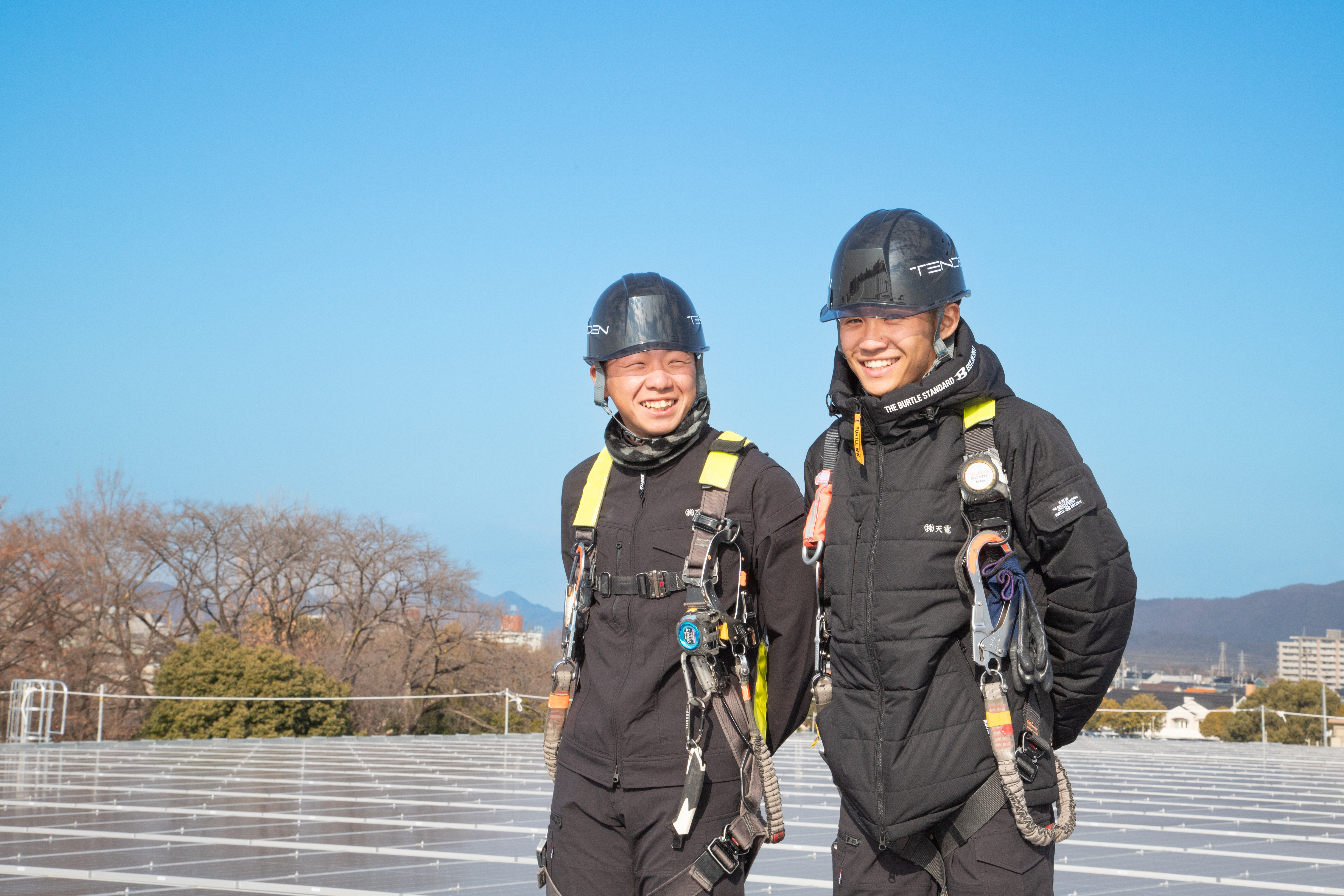 現場で働く若手社員の写真